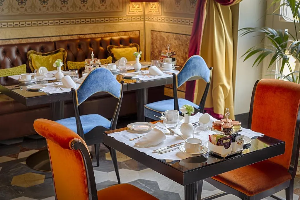 Villa Cora Florence 5*,